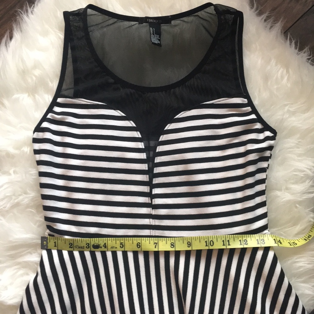 π· Black & white striped dress - Picture 5 of 8